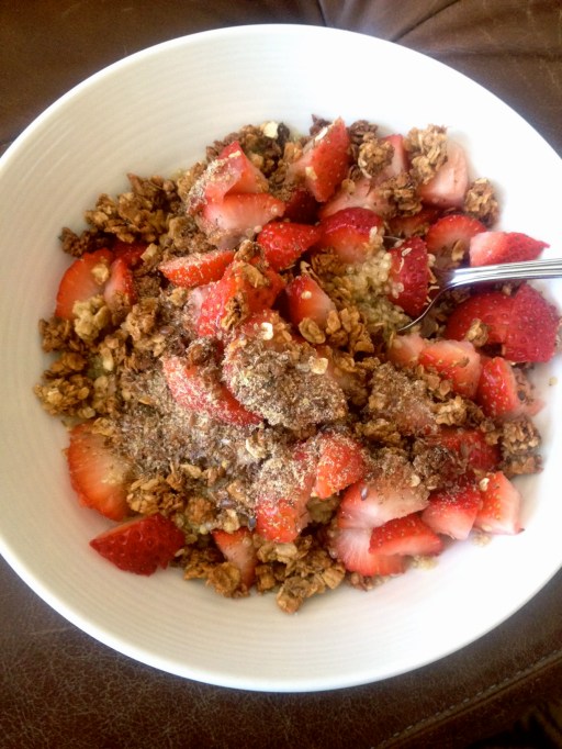 strawbgranolaquinoa